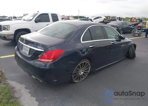 2015 Mercedes-Benz C 300 4Matic/Luxury 4Matic/Sport 4Matic z USA, uszkodzony, nr VIN 55SWF4KB0FU003066